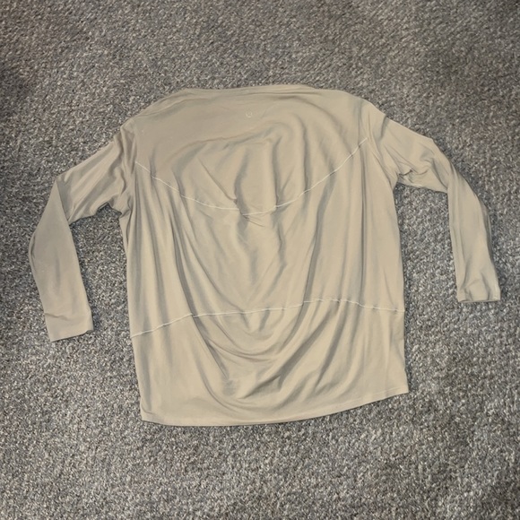 Lululemon top. 0 - Picture 5 of 7